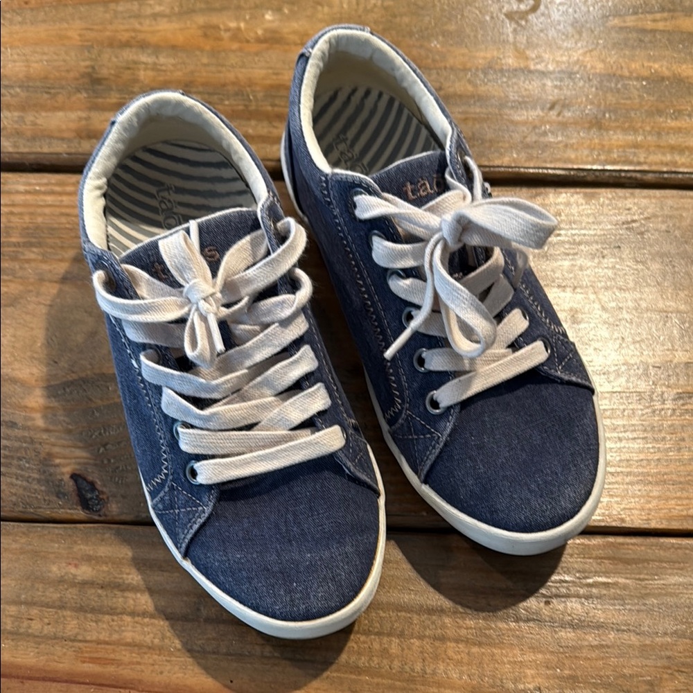 Taos Footwear Navy Canvas Low-Top Sneakers with White Laces